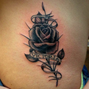 tatuaje-mujer-flor-3