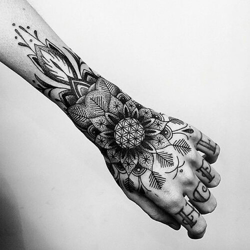 tatuaje en las manos 3.jpg